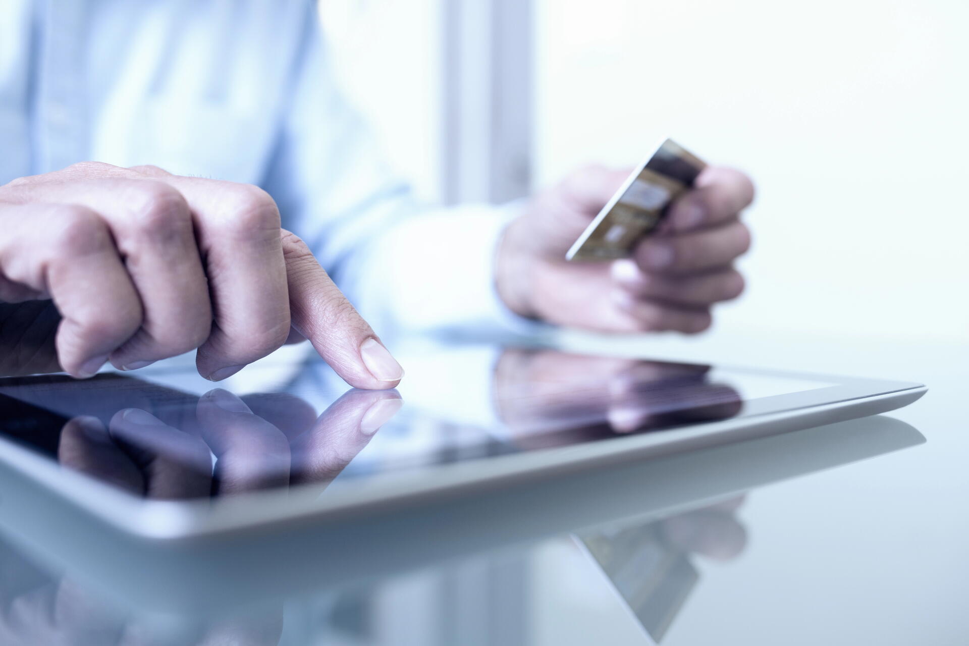 Pozor na předražené e-shopy, dálniční známky prodávají s příplatkem