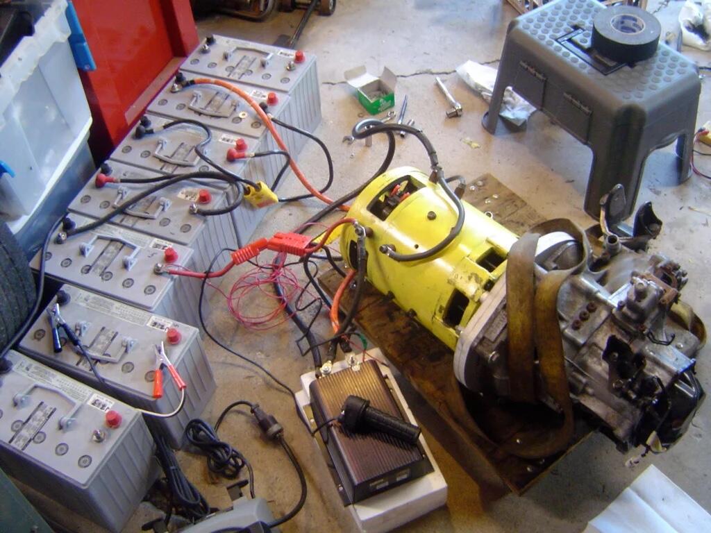 Přestavba na elektromobil se dá zvládnout i doma v garáži