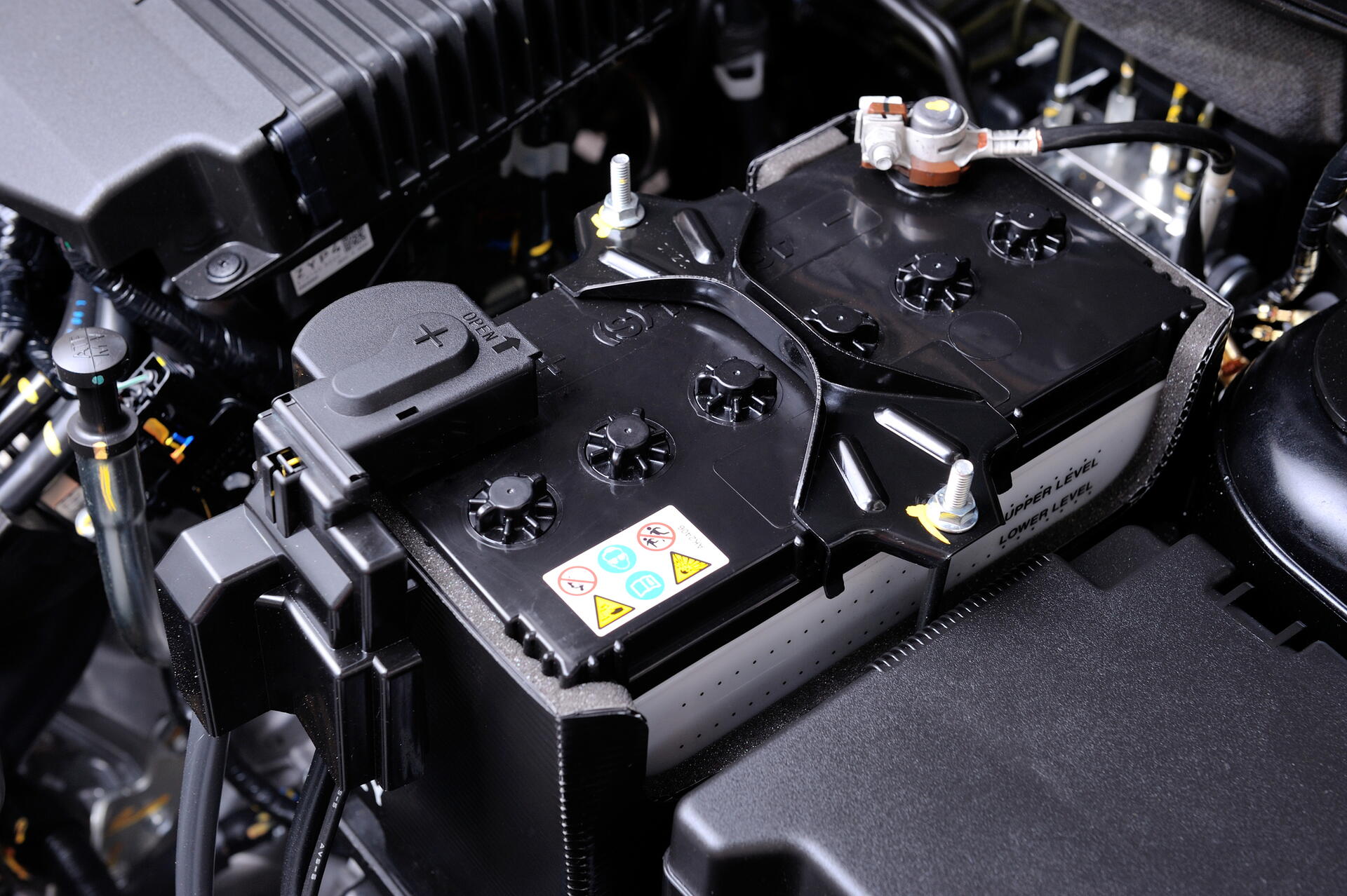 Proč nová autobaterie vydrží méně než prvovýrobní?