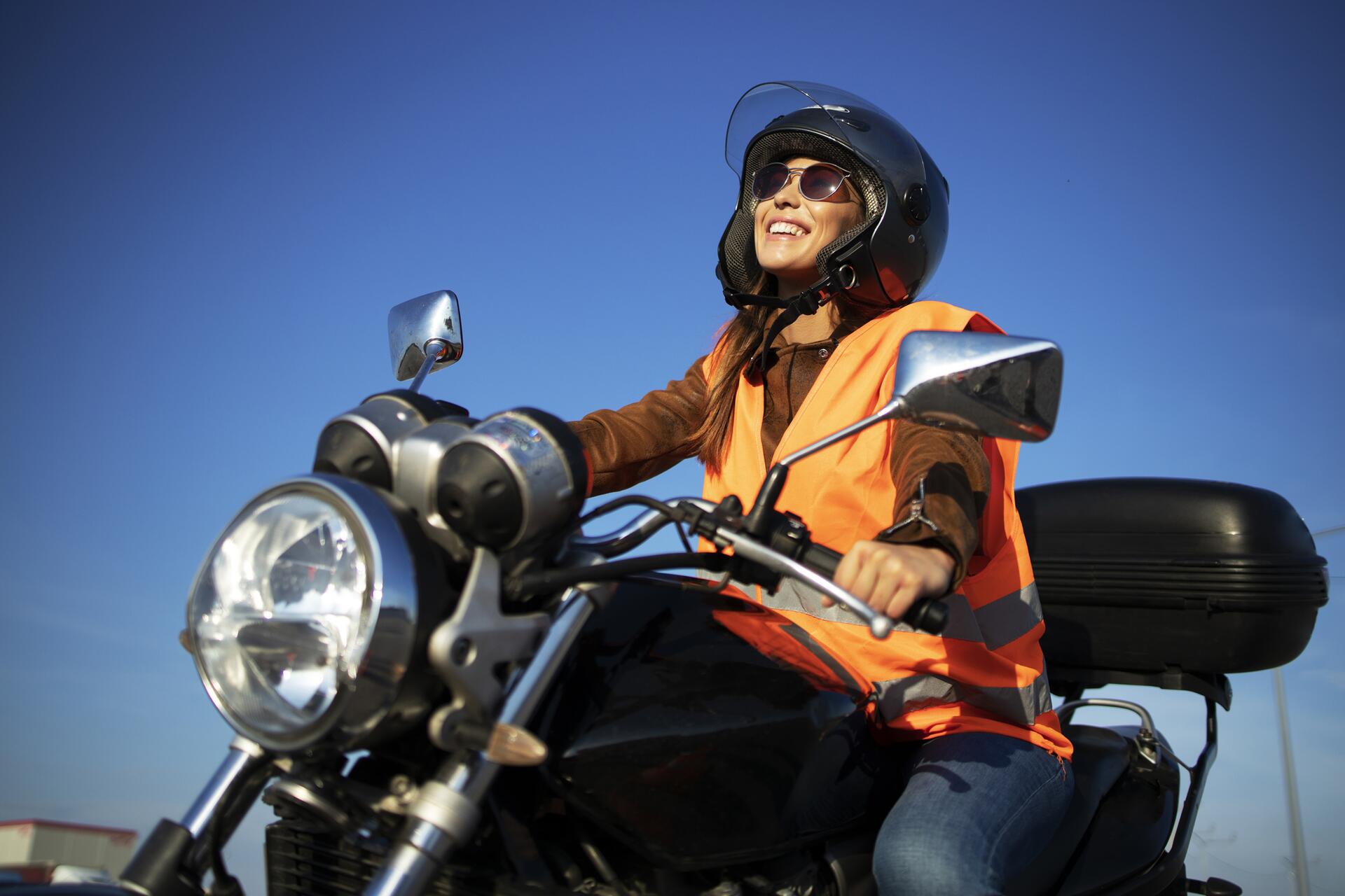 Reflexní vesta na motorku: Je součástí povinné výbavy?