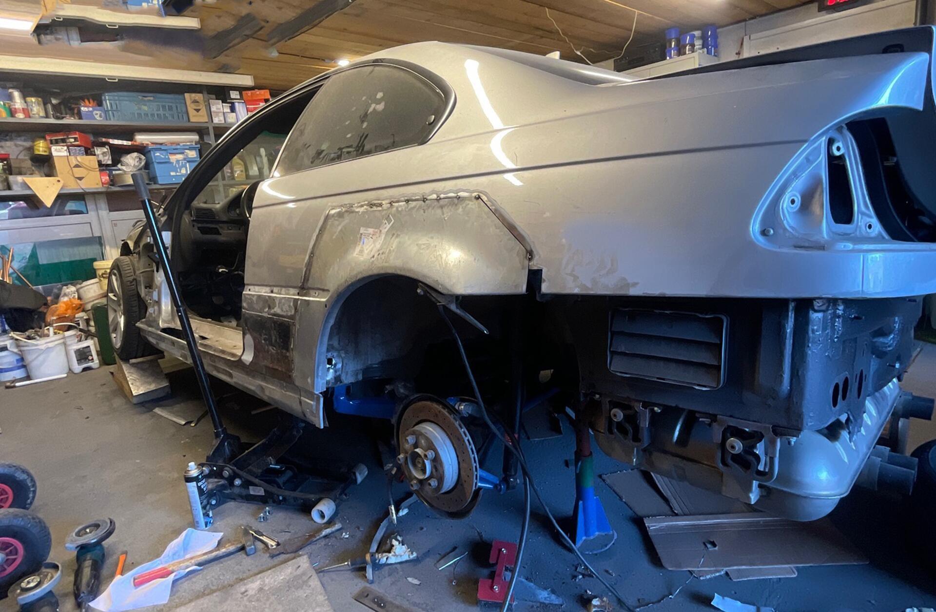 Renovace BMW E46 coupe 2. díl: Vyvařování prahů a lemů