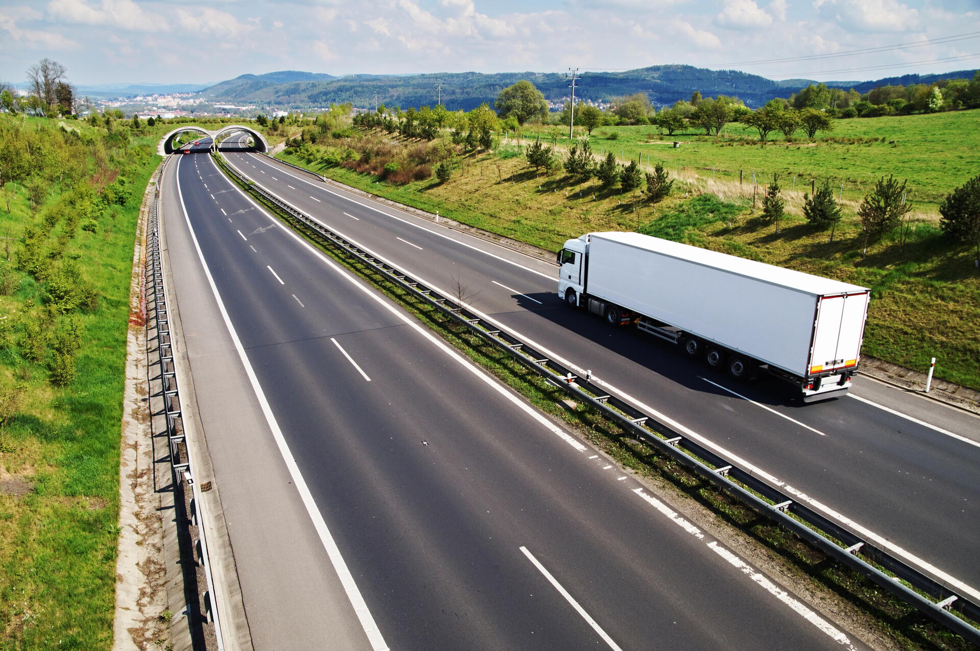 Řidič nadrozměru ukázal výplatnici. Na účet mu přišlo 75 343 Kč