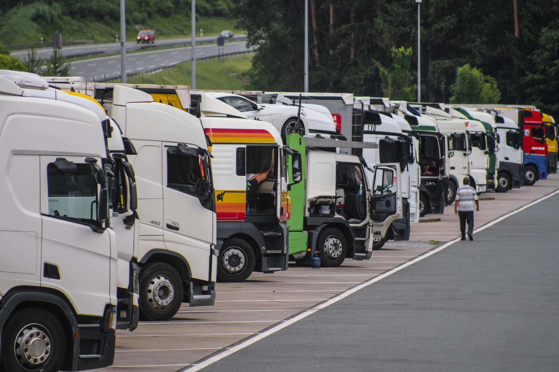 Řidiči kamionu si nejvíce stěžují na nedostatek parkovacích míst