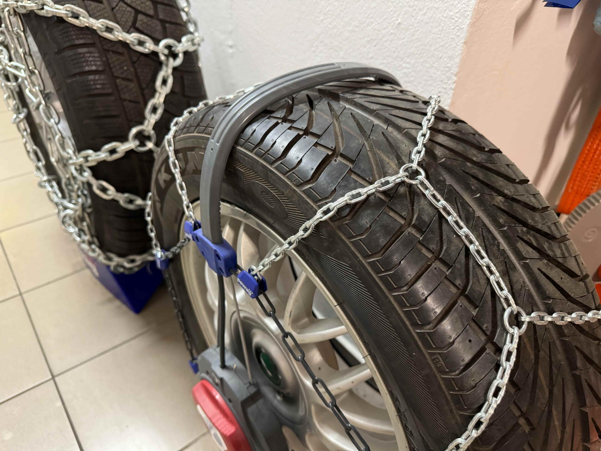 Rychloupínací sněhové řetězy zajistí komfort a bezpečnost