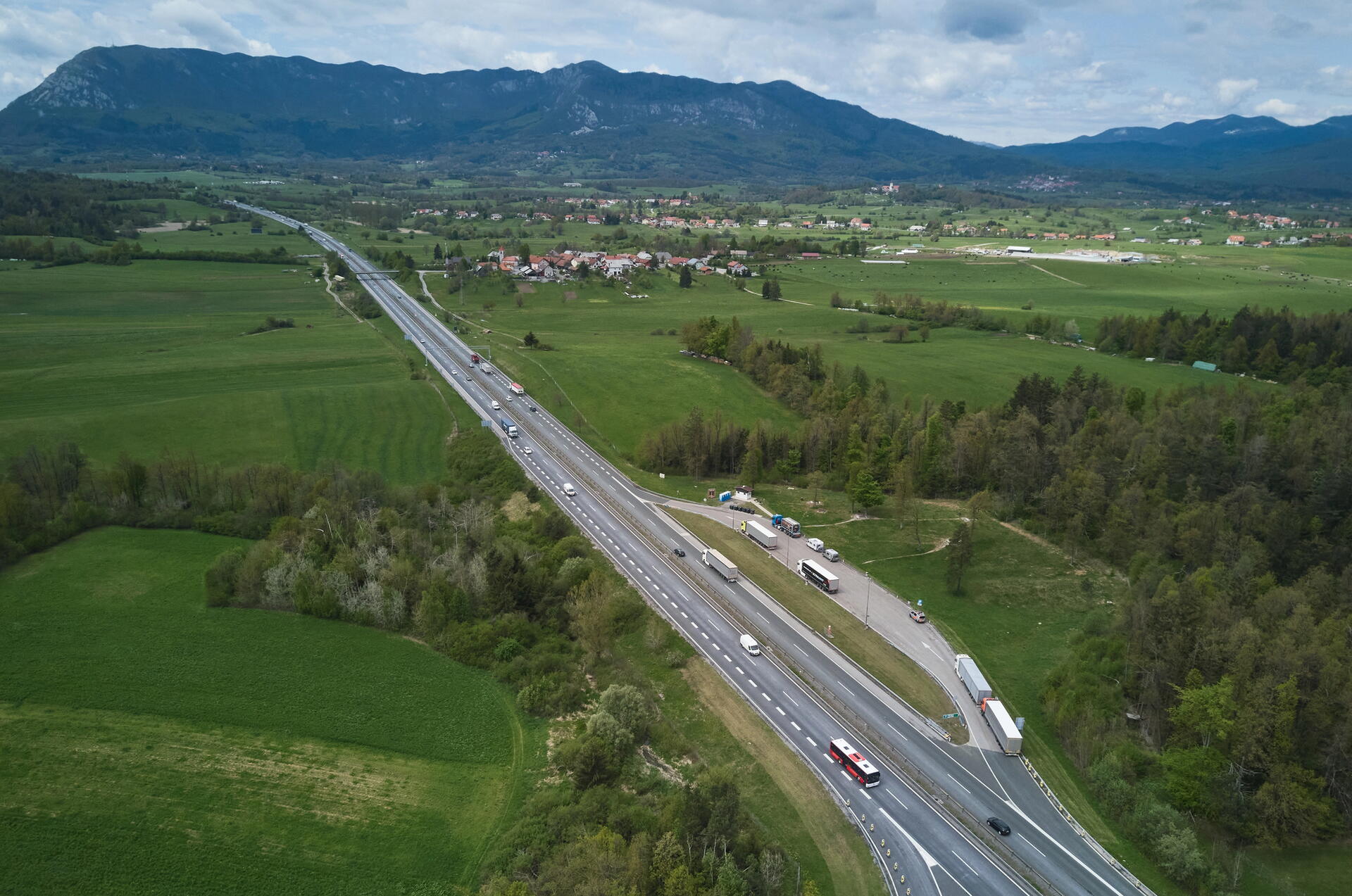Slovinsko mimo dálnici: levnější cesta do Chorvatska