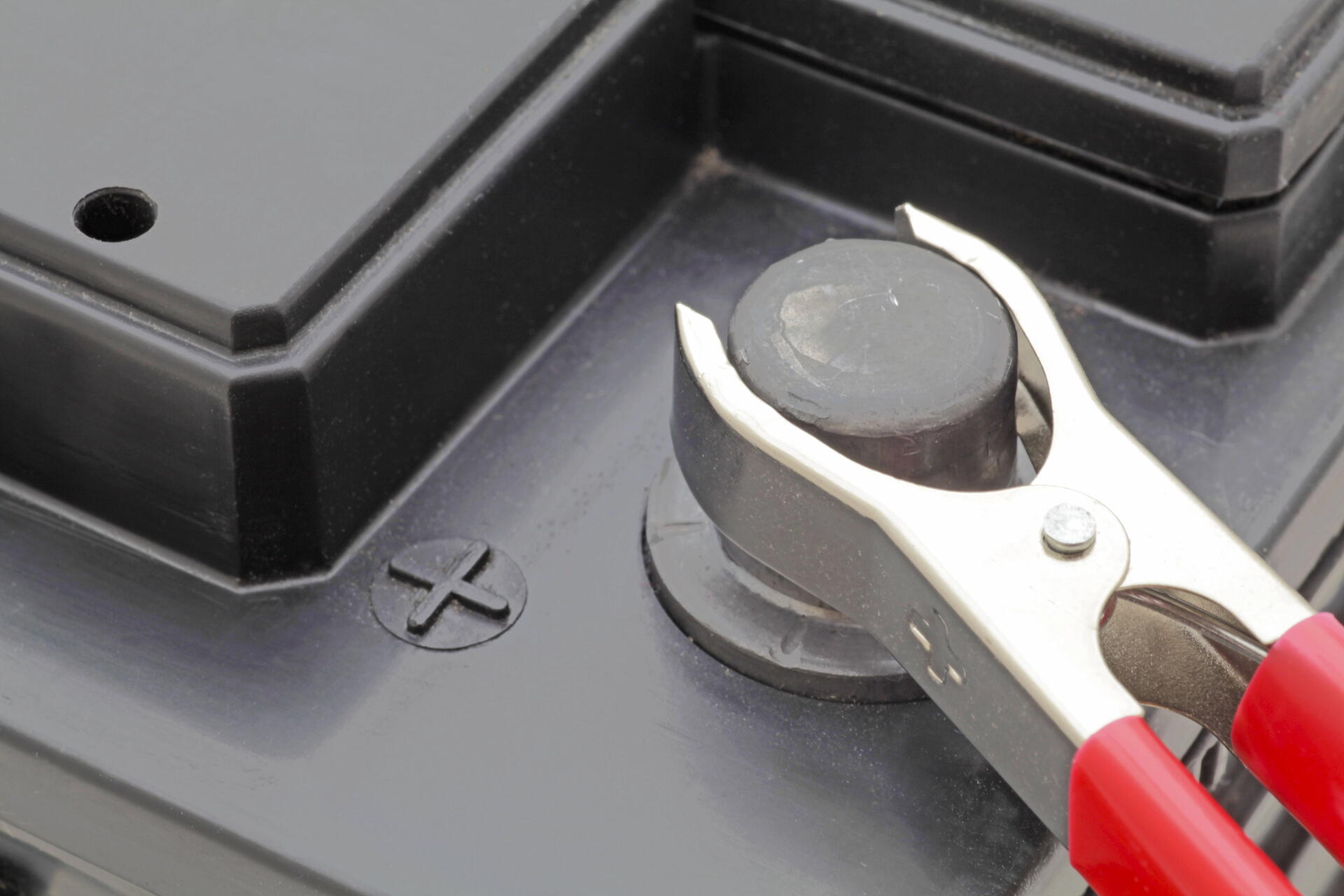 Spotřeba elektromobilu: Jak je na tom 12V baterie?