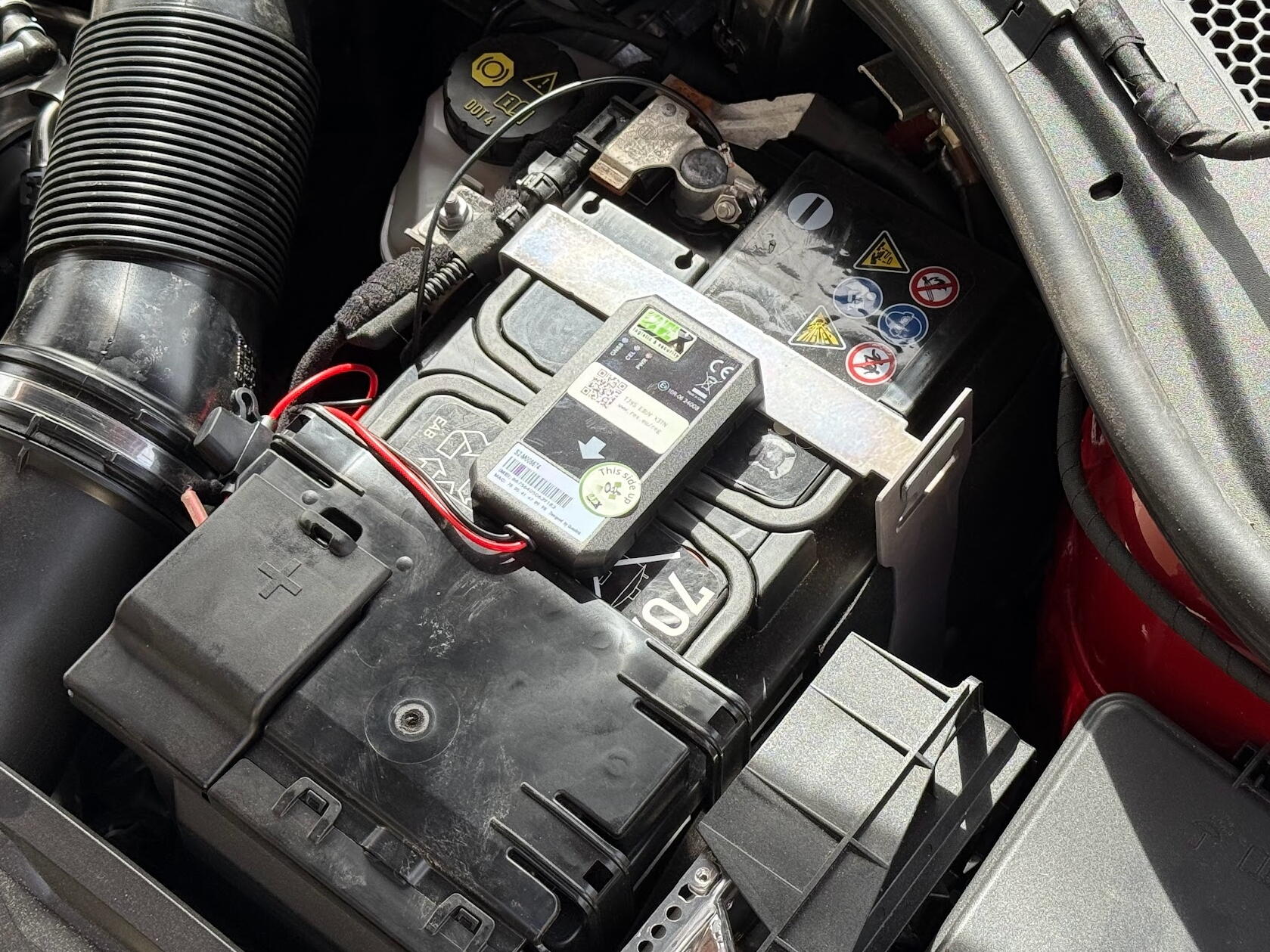 Spotřeba GPS lokátoru – jak je vysoká a za jak dlouho vybije autobaterii?