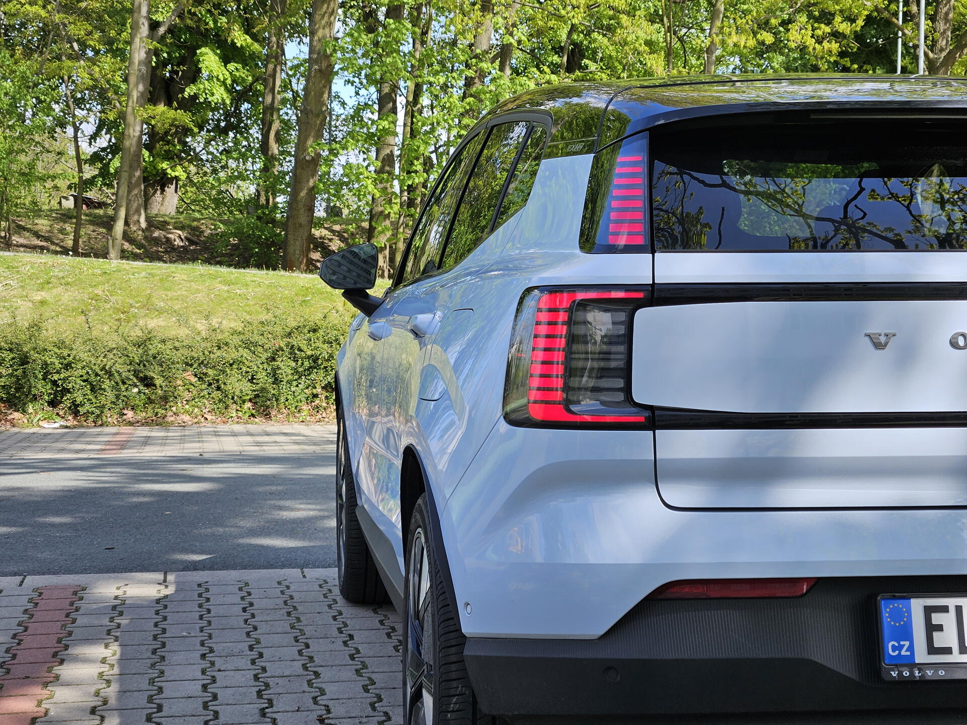 Srovnání Škoda Enyaq a Volvo EX30 na dlouhé cestě