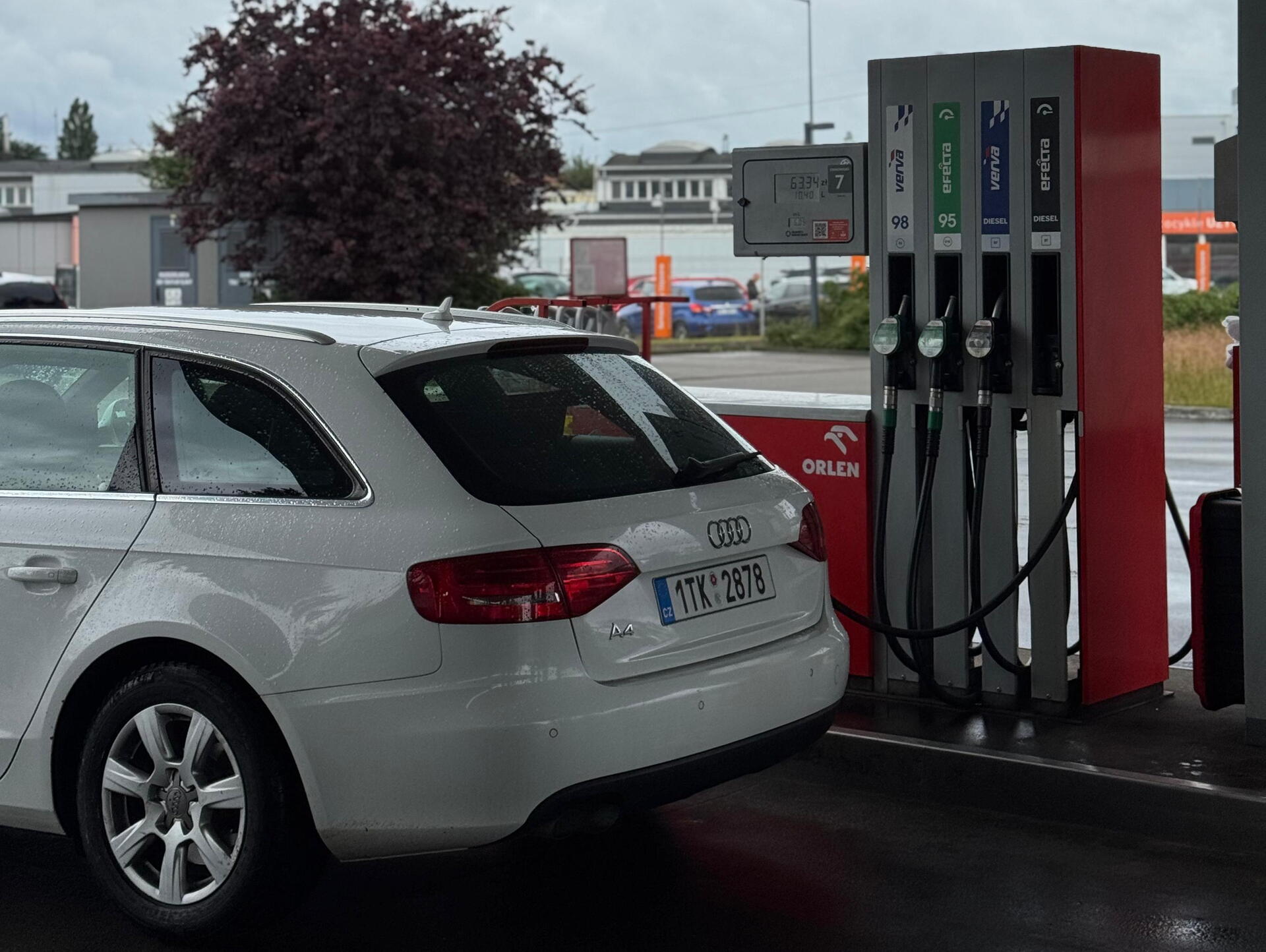 Tankování v Polsku: Překvapivě nízké ceny, čisté pumpy a žádné starosti pro české řidiče