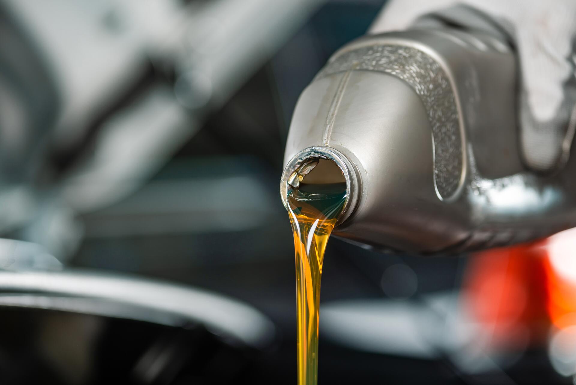 Technický list oleje – víte, co do svého auta lijete? – 1. díl