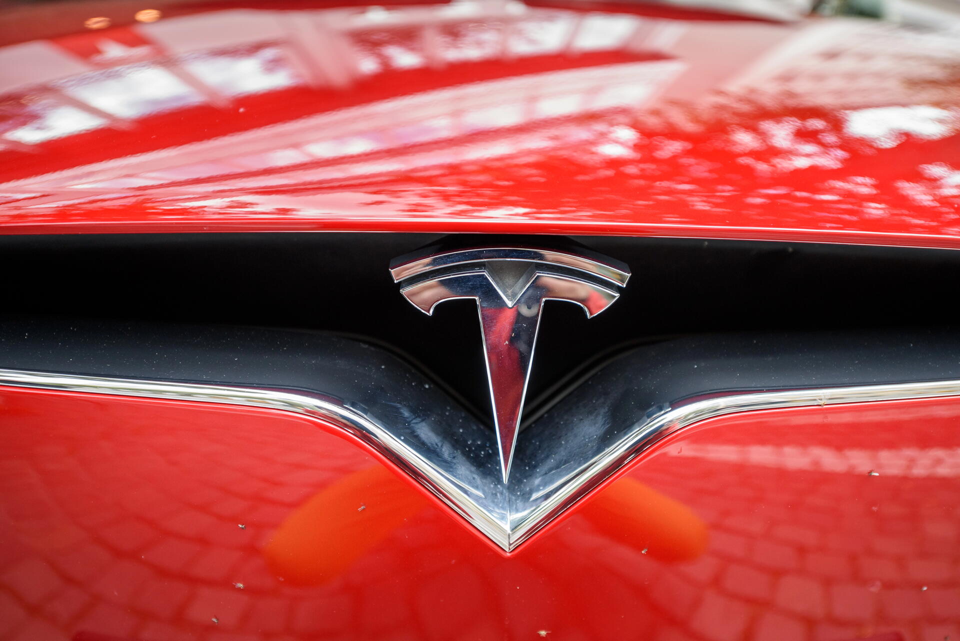 Tesla zaznamenala pokles prodejů, co to znamená?