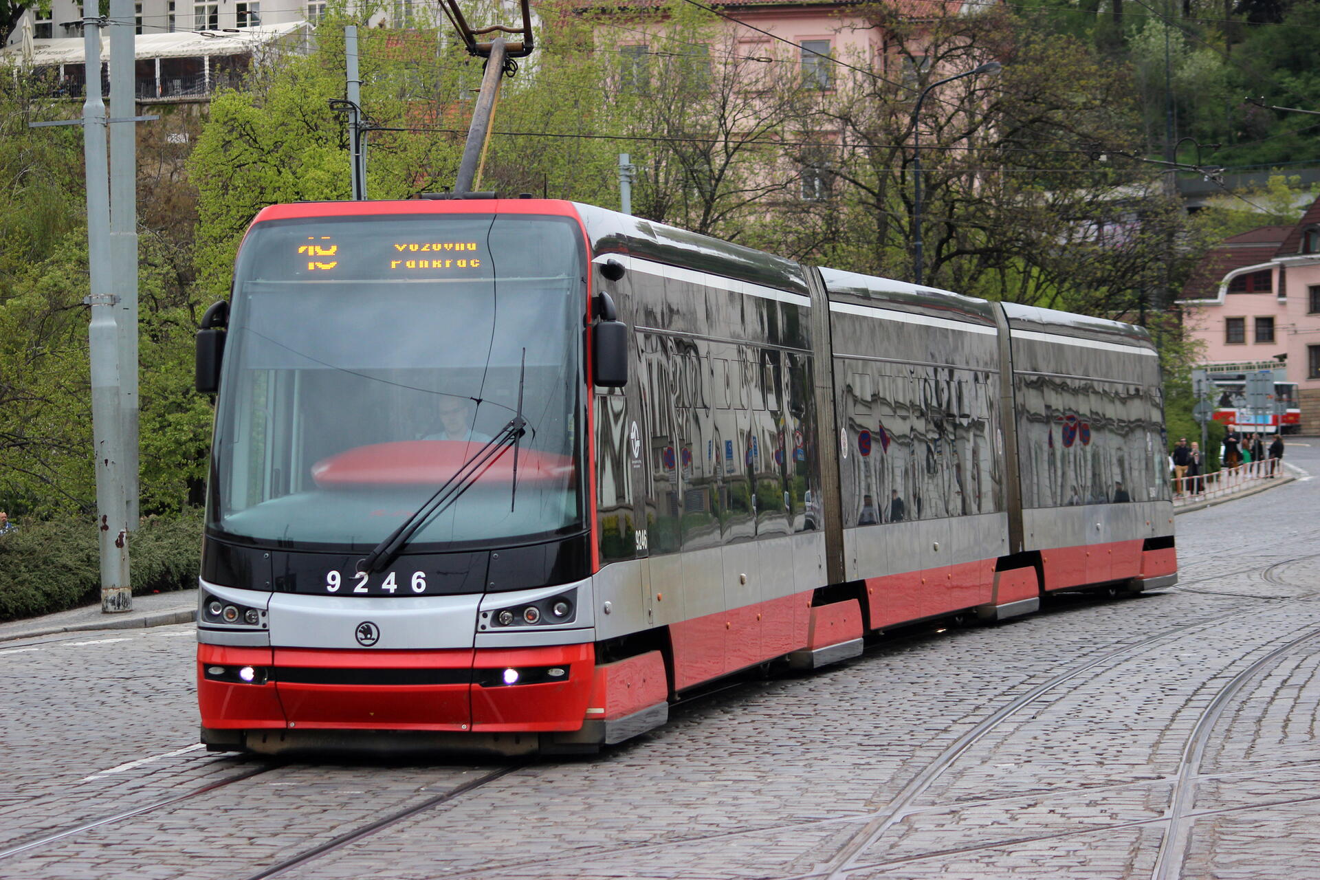 Tramvaj a její přednost před autem