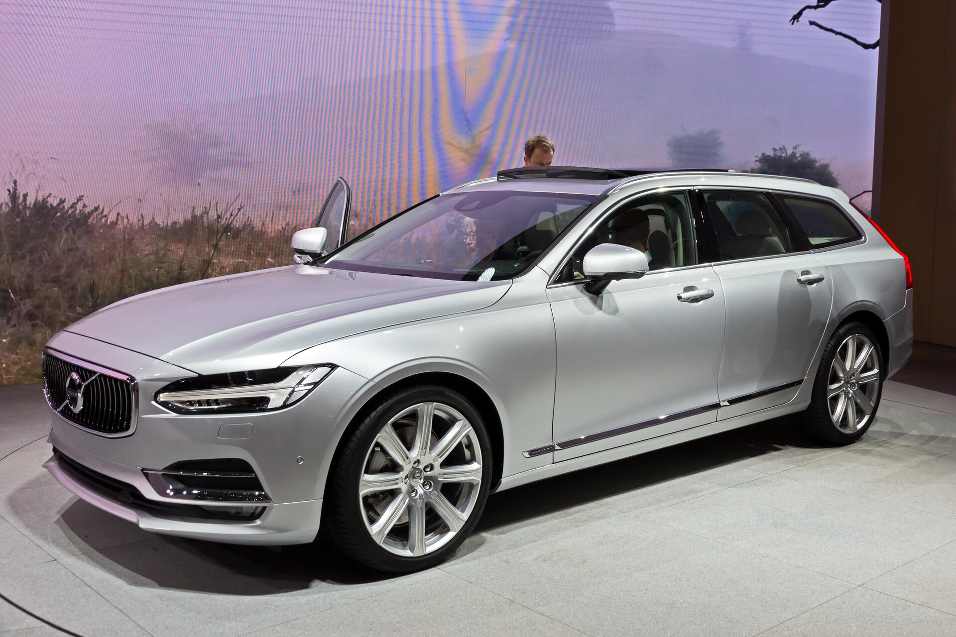 Tyto novější modely automobilů dokáží ujet až 1000 kilometrů na jednu nádrž!