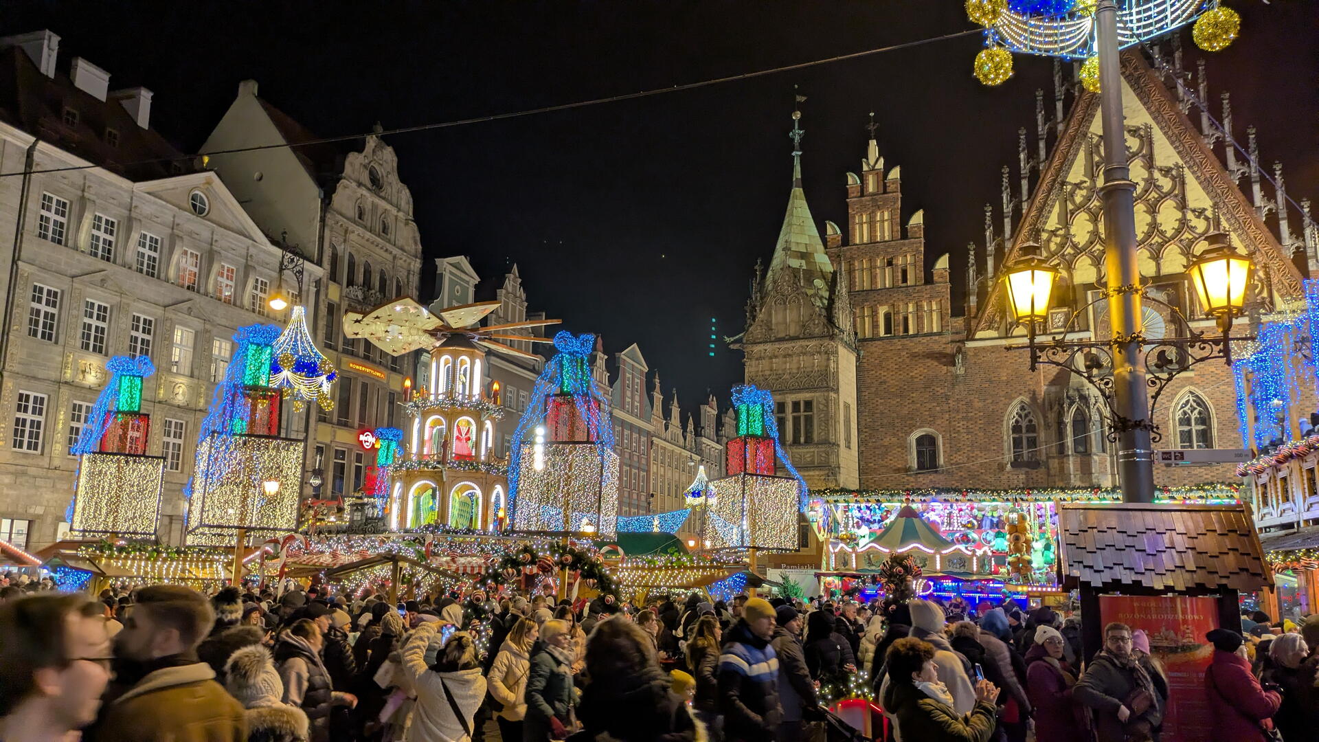 Velké srovnání českých, německých a polských vánočních trhů: Co na nich zažijete a jaké jsou ceny?