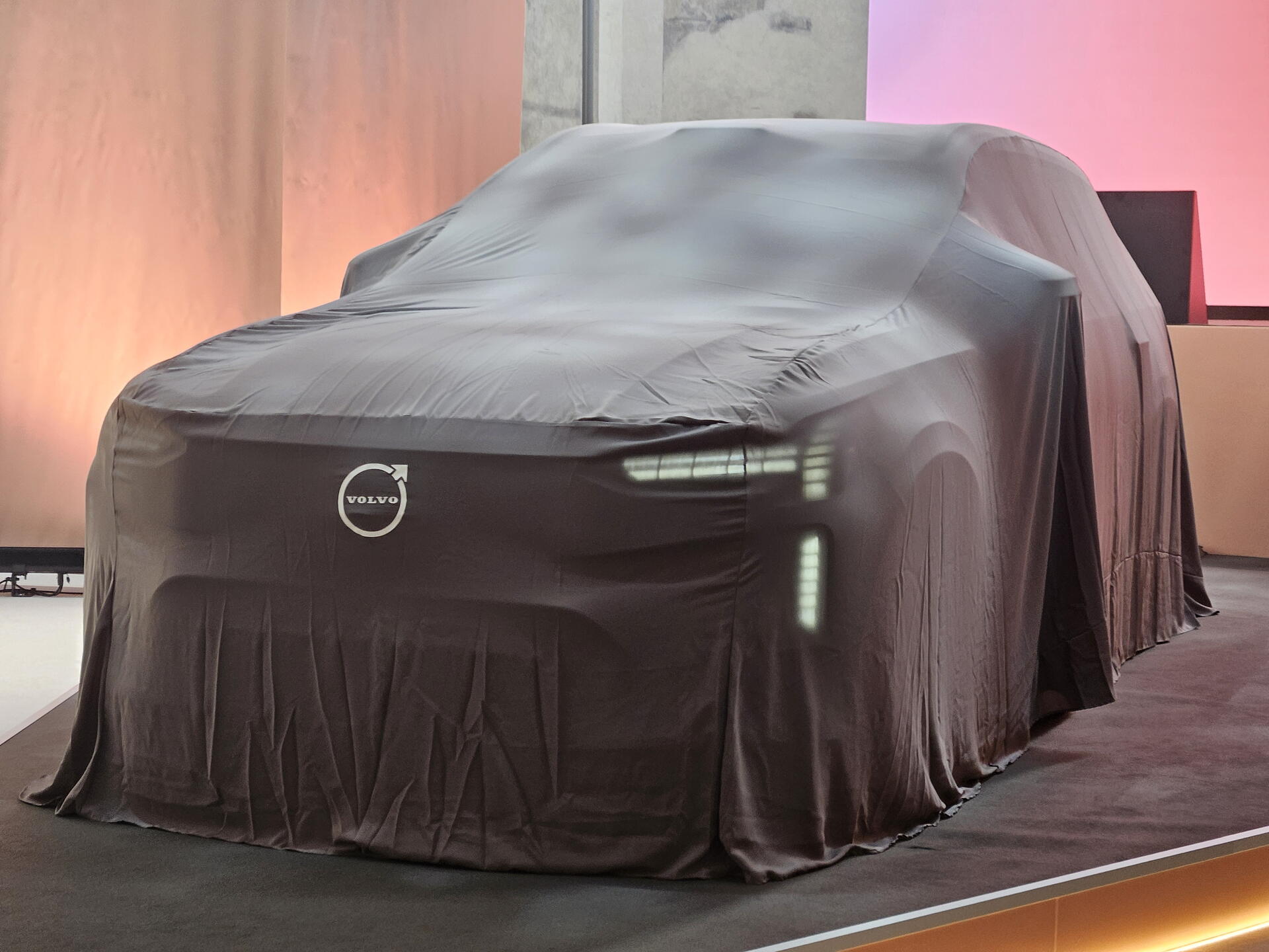 Volvo EX90 poprvé naživo