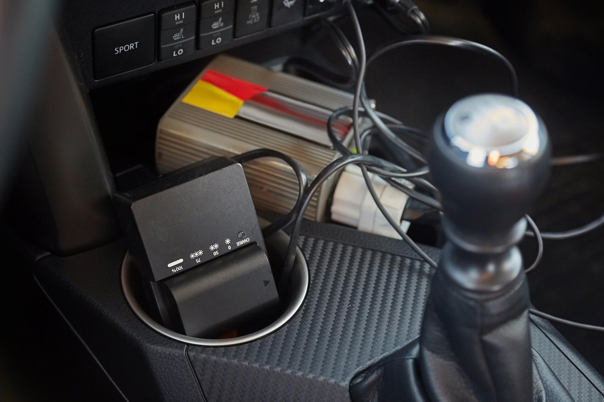 Vybíráme měnič napětí do auta 12V/230V