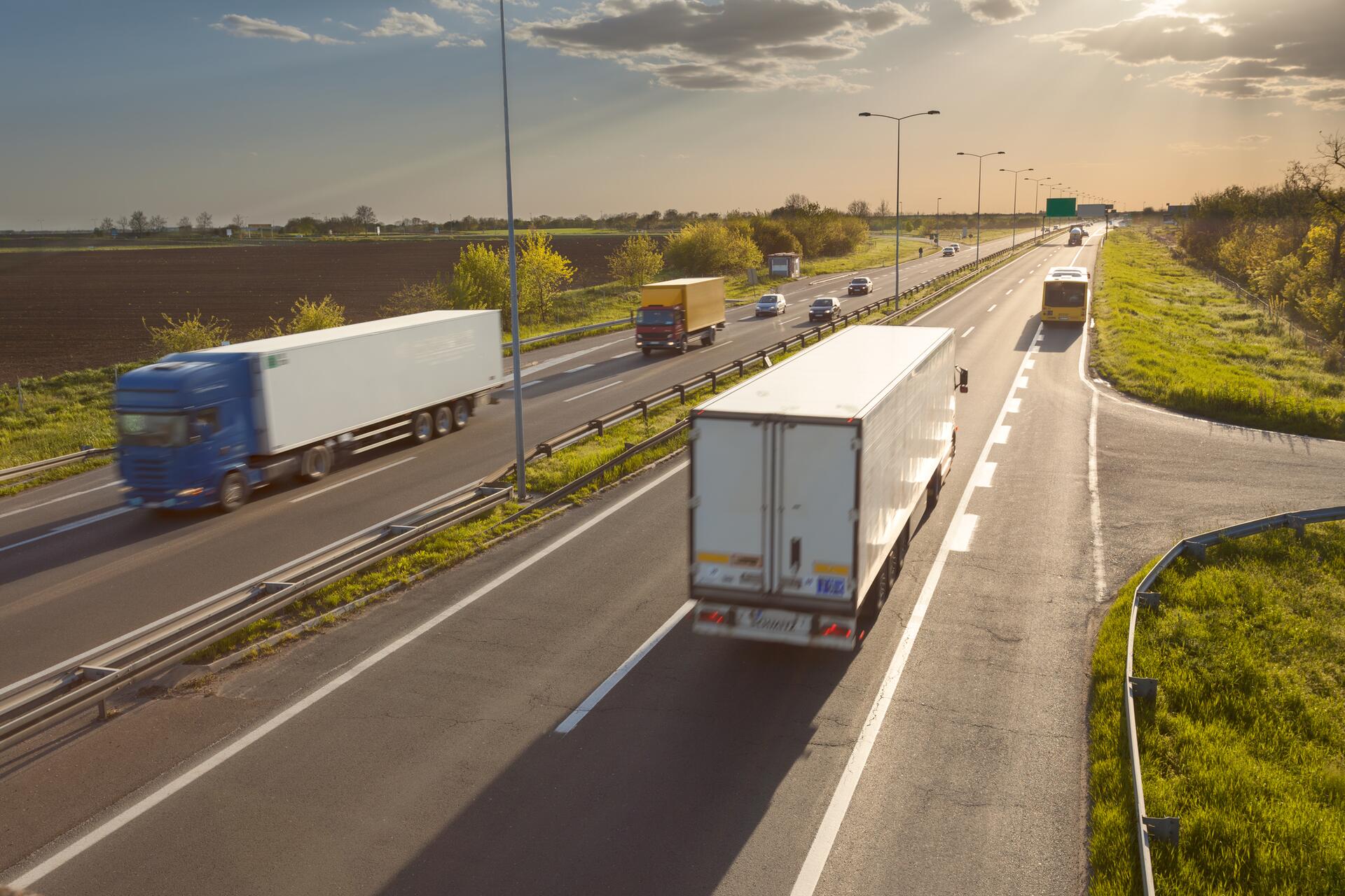 Zákaz předjíždění kamionů na dálnici