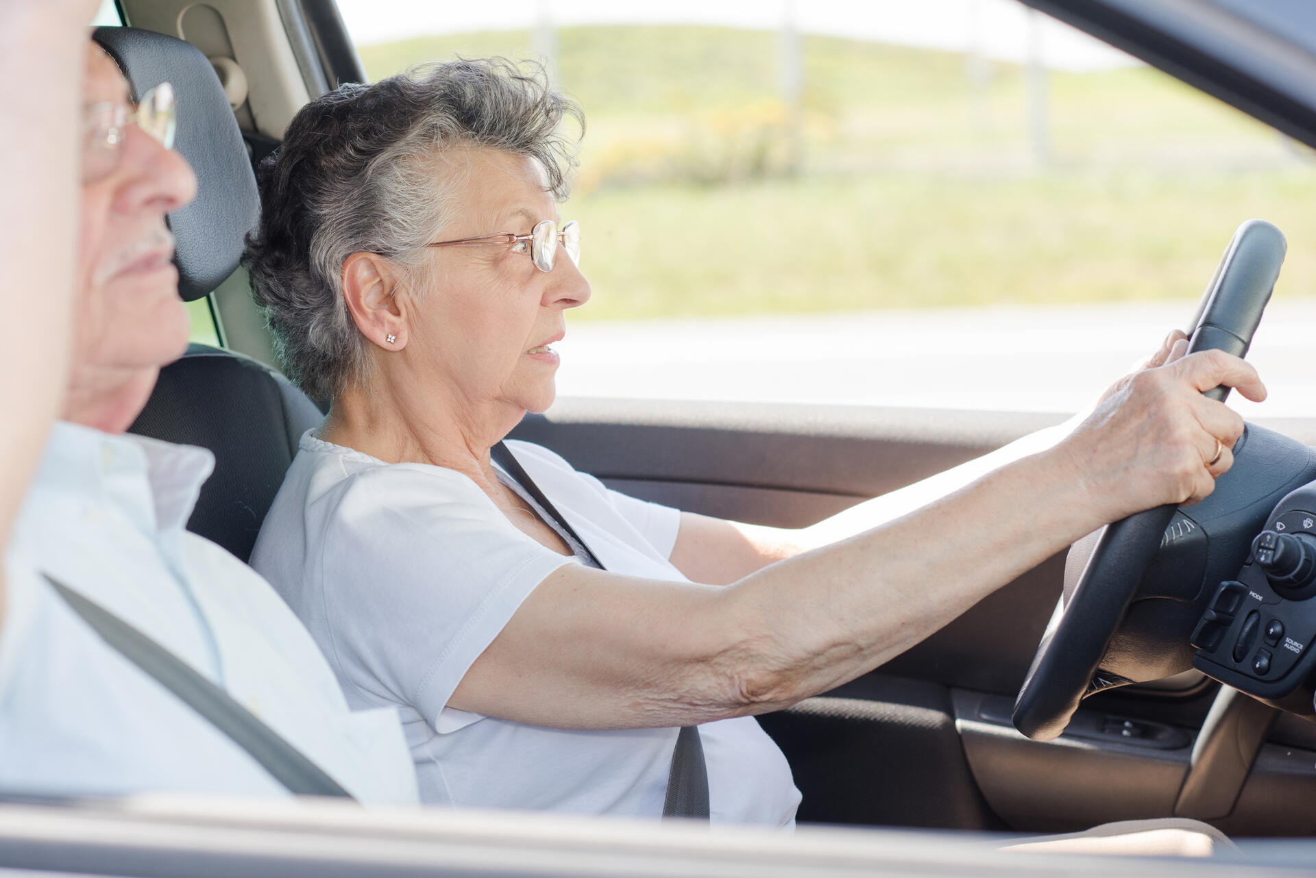Zapomenuté potvrzení od lékaře může vyjít řidiče-seniora pěkně draho