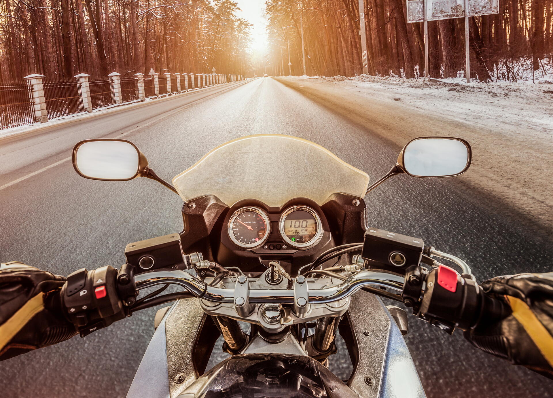 Zbytky soli po zimě mohou poškodit motorku