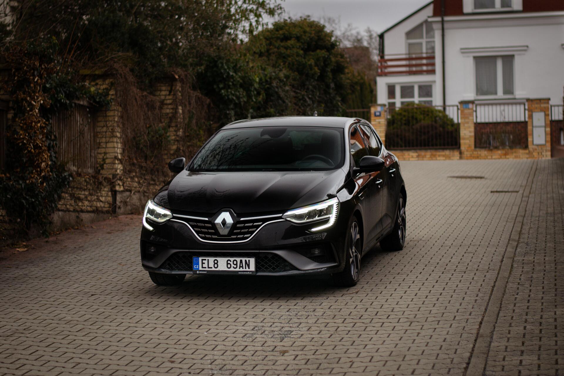 Ženský test Renault Megane E-Tech R.S. Line Plug-in 160