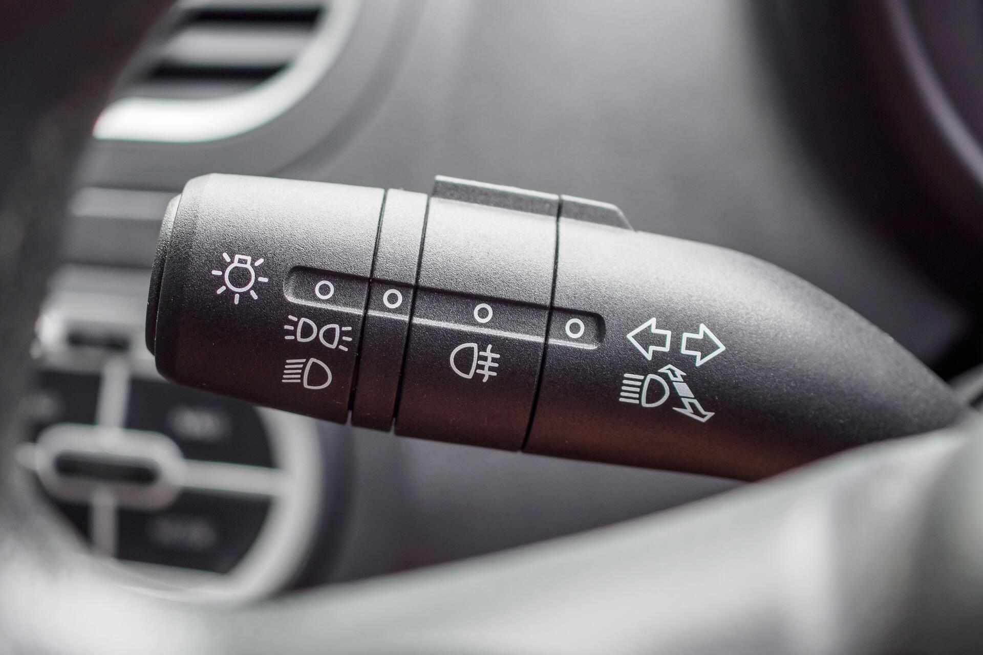 Znáte veškeré kontrolky světel v autě?