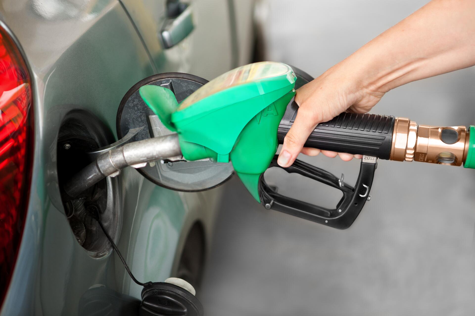 Zrušení biosložky v palivech – kdy budeme tankovat čistý benzín a naftu?