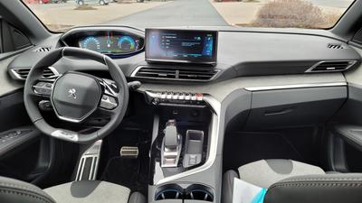 3008 GT Hybrid 225 - interiér