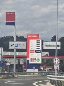 Aktuální ceny paliv po cestě do Chorvatska: Kde se vyplatí natankovat? 