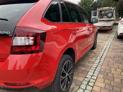 Auto nakonec odvezla odtahovka.