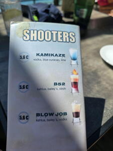 Ceníky navštívených restaurací a plážových barů.