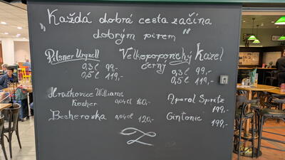 Ceny pokrmů a nápojů na pražském letišti