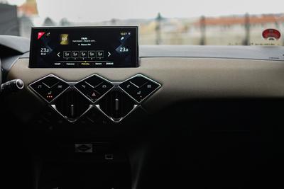 DS 3 Crossback interiér