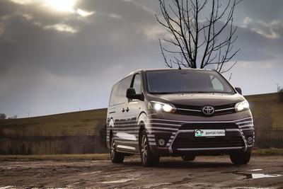 I SUV Toyota v lecčems překoná