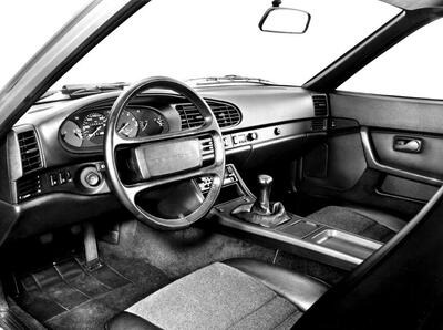 Interiér faceliftované 944.2