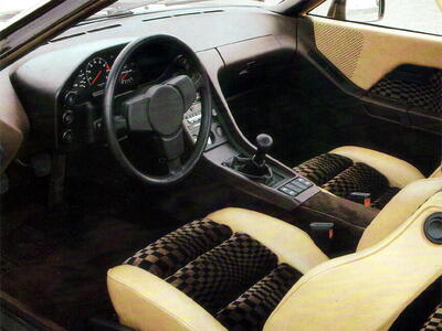 Interiér Porsche 928