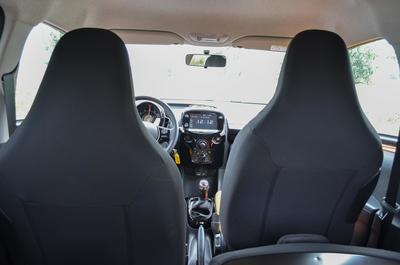 Interiér vozu Toyota AYGO Selection x-cite s oranžovými designovými prvky