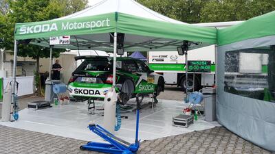 Jak to funguje v zákulisí rally (servisní zóna)