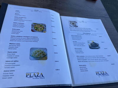 Jídelní lístek v restauraci a pizzerii přímo na pláži v Bašce Vodě