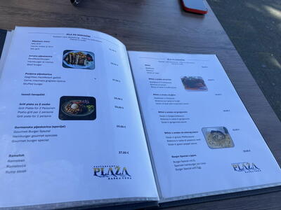 Jídelní lístek v restauraci a pizzerii přímo na pláži v Bašce Vodě
