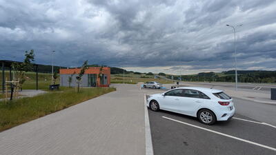 K moři redaktoři vyrazili různými auty