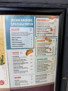 Kolobřeh a restaurace u pláže