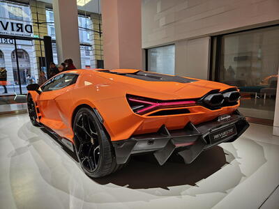 Lamborghini Revuelto