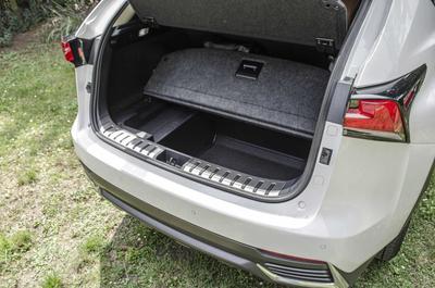 Lexus NX 300h - kurf o objemu 555 litrů