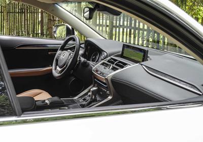 Lexus NX 300h - prvotřídní design
