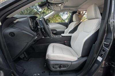 Lexus RX - interiér