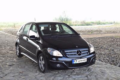 Mercedes Benz B180
