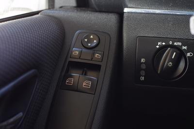 Mercedes Benz B180