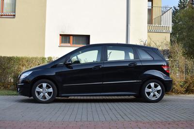 Mercedes Benz B180