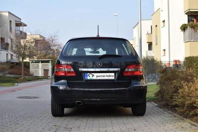 Mercedes Benz B180