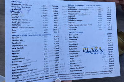 Nápojový lístek v restauraci a pizzerii přímo na pláži